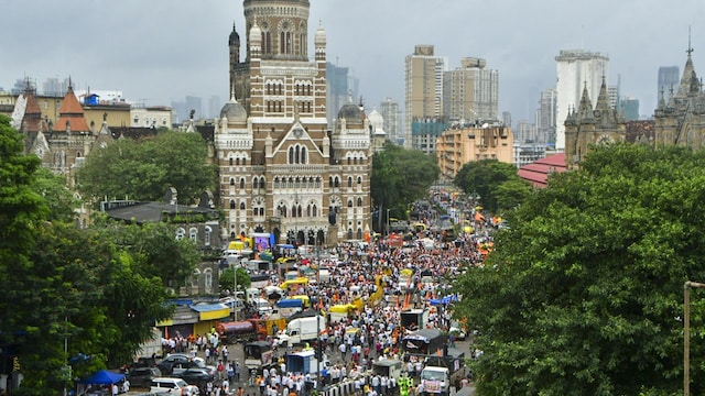 Mumbai: the supporters of the quotas activist Maratha Manoj Jarange, who begins a hunger strike demanding the reservation of Maratha, gather in front of the siege of the Municipal Brihanmumbai Corporation (BMC) to join his agitation, in Mumbai, Sunday August 3125. (PTI photo) (PTI08_31_2025 Mumbai: the supporters of the quotas activist Maratha Manoj Jarange, who begins a hunger strike demanding the reservation of Maratha, gather in front of the siege of the Municipal Brihanmumbai Corporation (BMC) to join his agitation, in Mumbai, Sunday August 3125. (PTI photo) (PTI08_31_2025