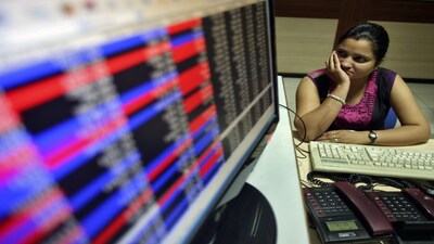 An investor watches the share index at a local share and stock market in the northern Indian city of Chandigarh June 18, 2012. Indian bond prices and stocks dropped while the rupee weakened against the dollar on Monday after the Reserve Bank of India surprised markets by keeping both the repo rate and the cash reserve ratio unchanged. REUTERS/Ajay Verma (INDIA - Tags: BUSINESS)