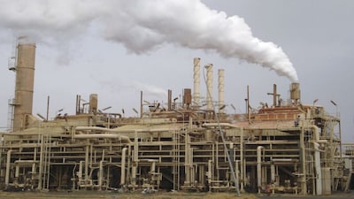 A view of a Baiji oil refinery, 180 km (112 miles) north of Baghdad, February 19, 2008. Picture taken February 19, 2008. REUTERS/Sabah al-Bazee (IRAQ)