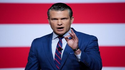 FILE PHOTO: U.S. Secretary of Defense Pete Hegseth speaks to senior military leaders at Marine Corps Base Quantico, in Quantico, Virginia, U.S., September 30, 2025. Andrew Harnik/Pool via REUTERS/File Photo