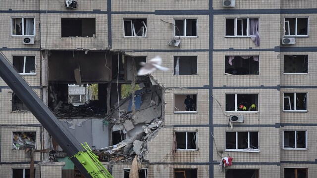 Apartment buildings hit during a Russian drone strike, amid Russia's attack on Ukraine, in Dnipro, Ukraine November 8, 2025. REUTERS/Mykola Synelnykov