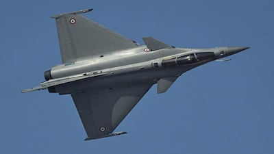 The Rafale fighter aircraft performs during the Dubai Air Show in Dubai, United Arab Emirates, Tuesday, Nov. 18, 2025. (AP Photo/Fatima Shbair)