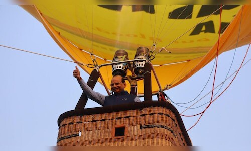 Delhi Launches Hot Air Balloon Rides Amid Pollution Criticism