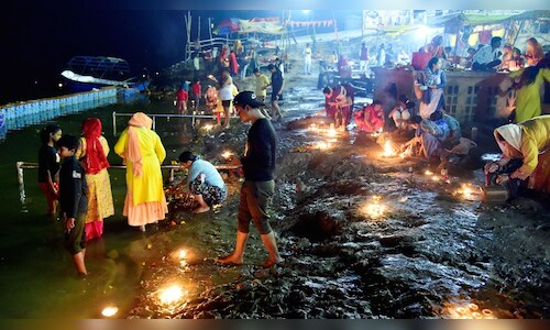 Thousands Light Lamps at Goa Temple and Take Holy Dip in Himachal Lake on Ekadashi