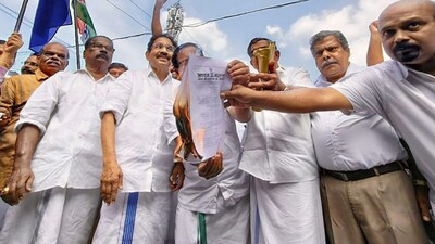 Opposition trade union activists protest by burning the Centre�s labour codes order, in Kozhikode, Kerala, Wednesday, Nov. 26, 2025. (PTI Photo) (PTI11_26_2025_000579B)