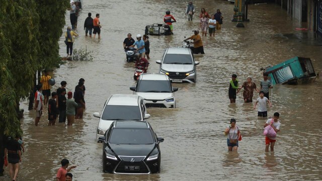 Flooding recovery efforts underway in Indonesia, Sri Lanka, Thailand as ...