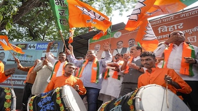 Mumbai: Maharashtra BJP President Ravindra Chavan with party workers celebrate as the NDA alliance leads during the counting of votes of the Bihar Assembly elections, in Mumbai, Friday, Nov. 14, 2025.  (PTI Photo/Shashank Parade)(PTI11_14_2025_000174B)
