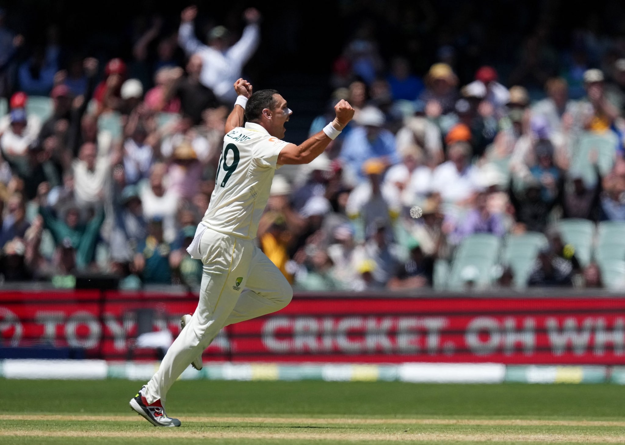 Mitchell Starc shines again Australia retain The Ashes trophy 3-0