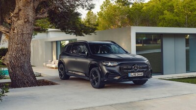 Der neue elektrische Mercedes-Benz GLB. MANUFAKTUR kosmosschwarz magno. 

The all-new electric Mercedes-Benz GLB. MANUFAKTUR cosmos black magno.