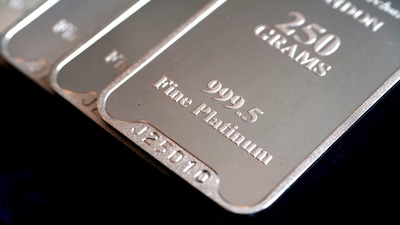 Bars of platinum Photographer: Graham Barclay/Bloomberg