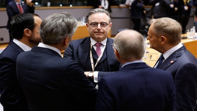 Belgium's Prime Minister Bart De Wever, center, speaks with from left, Cypriot President Nikos Christodoulides, Netherland's Prime Minister Dick Schoof, Luxembourg's Prime Minister Luc Frieden and Poland's Prime Minister Donald Tusk during a round table meeting at the EU Summit in Brussels, Thursday, Dec. 18, 2025. (AP Photo/Geert Vanden Wijngaert)