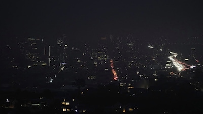 Fog and power outages darken the skyline as traffic moves in San Francisco, Saturday, Dec. 20, 2025. (AP Photo/Jeff Chiu)