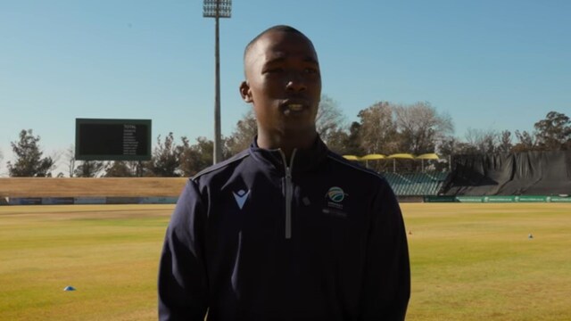 ಅವರು ಮಜ್ಲಾವನ್ನು ಪ್ರಾರಂಭಿಸುತ್ತಾರೆ