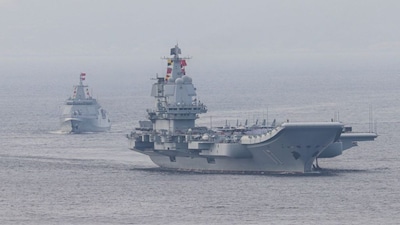 The People's Liberation Army Navy aircraft carrier Shandong, China's first domestically built aircraft carrier, and Type 055 destroyer Yan'an sail into Hong Kong during a five-day visit, in Hong Kong, China July 3, 2025. REUTERS/Tyrone Siu