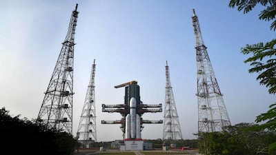 **EDS: THIRD PARTY IMAGE** In this image posted on Dec. 23, 2025, Indian Space Research Organisation's LVM3M6 set to launch the BlueBird Block-2 spacecraft from Satish Dhawan Space Centre, Sriharikota. (@isro/X via PTI Photo)(PTI12_23_2025_000013B) *** Local Caption ***