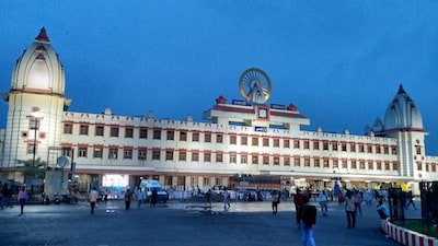Varanasi Junction railway station (Wikipedia image) 