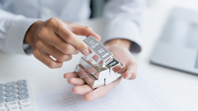 4. ₹1.97 lakh silver brick added to a Diwali cart | In Bengaluru, a user added a one-kilogram silver brick worth ₹1.97 lakh to their Diwali shopping cart. (Image: Canva)