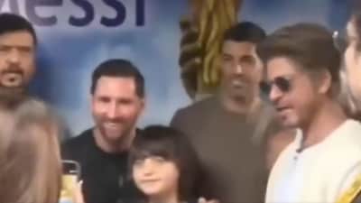 SRK meets Lionel Messi./Image X