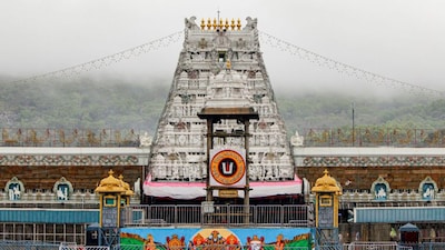 1. Tirupati Balaji Temple, Andhra Pradesh | One of the most visited temples in the world, Tirupati sees massive crowds on January 1. Devotees believe that beginning the year with Lord Venkateswara’s darshan brings prosperity and good fortune. (Image: Canva)