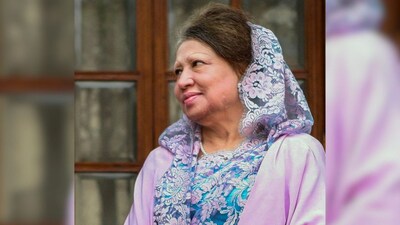 Khaleda Zia's Air Ambulance Lands in Dhaka Tomorrow; London Trip Postponed