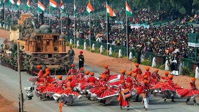 Folk dancers from the desert Indian state of Rajasthan perform in front of their state's tableaux during the full dress rehearsal for the Republic Day parade in New Delhi January 23, 2009. India will celebrate its Republic Day on Monday. REUTERS/B Mathur (INDIA)