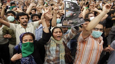 Supporters of Iran's moderate presidential candidate Mirhossein Mousavi protest against the election results in front of Iran's police in Tehran June 13, 2009. Hundreds of supporters of President Mahmoud Ahmadinejad and moderate challenger Mousavi clashed in Tehran on Saturday after a landslide victory for Ahmadinejad in a presidential election, a Reuters witness said. REUTERS/Damir Sagolj (IRAN POLITICS ELECTIONS CONFLICT)