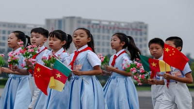 Chinese children prepare for the arrival of Cameroon's President Paul Biya at the Beijing Capital International Airport, ahead of the 2024 Summit of the Forum on China-Africa Cooperation (FOCAC) in Beijing, China, 04 September 2024.     WU HAO/Pool via REUTERS