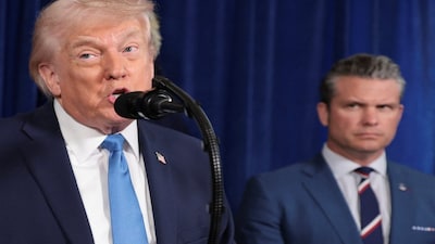 U.S. President Donald Trump holds a press conference as Secretary of Defense Pete Hegseth looks at him following a U.S. strike on Venezuela where President Nicolas Maduro and his wife, Cilia Flores, were captured, from Trump's Mar-a-Lago club in Palm Beach, Florida, U.S., January 3, 2026. REUTERS/Jonathan Ernst TPX IMAGES OF THE DAY