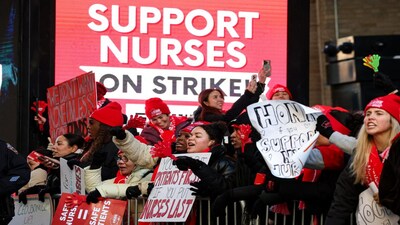 Members of the New York State Nurses Association union picket outside the NewYork-Presbyterian hospital, during their strike in New York City, U.S., January 12, 2026. REUTERS/Brendan McDermid