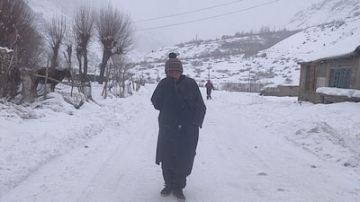 Life in sub-zero conditions: Despite the extreme cold, Dras remains inhabited, with locals adapted to long, harsh winters through traditional housing, layered clothing and fire-fed stoves. Everyday life in these conditions requires resilience, from managing frozen water supplies to coping with limited mobility outdoors. The low temperatures make basic daily routines a challenge and require specialised clothing and preparation for anyone venturing outdoors.