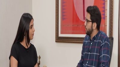 आदित्य ठाकरे ने शिंदे-फडणवीस सरकार पर मुंबई परियोजनाओं में घोटालों, देरी का आरोप लगाया.