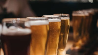 खाड़ी तनाव से शराब उद्योग पर दबाव; लागत बढ़ने से CIABC, BAI ने मूल्य वृद्धि की मांग की.