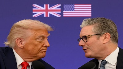 FILE PHOTO: U.S. President Donald Trump and British Prime Minister Keir Starmer announce an agreement between the two countries as they hold a press conference at Chequers at the conclusion of a state visit on September 18, 2025 in Aylesbury, Britain.  Leon Neal/Pool via REUTERS/File Photo