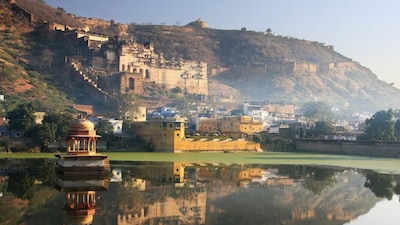 2. Bundi, Rajasthan | Instead of the busy streets of Jaipur or Udaipur, Bundi offers a historic charm with fewer visitors. Its forts, stepwells, and palaces provide a peek into Rajasthan’s royal history. The town’s narrow lanes and local markets allow travellers to explore without the crowd pressures of popular cities. Travel time: 6–7 hours from Delhi. Best for: History, heritage walks, photography. (Image: Canva)