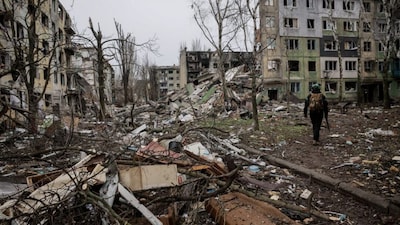 Ukrainian serviceman walks near apartment buildings damaged by Russian military strike, amid Russia's attack on Ukraine, in the frontline town of Kostiantynivka in Donetsk region, Ukraine December 20, 2025. Oleg Petrasiuk/Press Service of the 24th King Danylo Separate Mechanized Brigade of the Ukrainian Armed Forces/Handout via REUTERS/File Photo