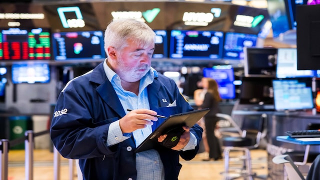 S&P 500, Nasdaq touch record highs as oil retreats on US-Iran deal report