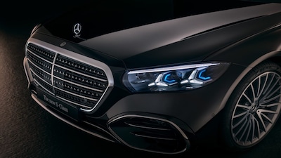 Die neue S-Klasse. Stuttgart, 2026.
Lackfarbe: MANUFAKTUR black sparkling
Exterieur: AMG Line 
Interieur: MANUFAKTUR tiefweiß / schwarz; Exklusiv-Paket 

The new S-Class. Stuttgart, 2026.
Exterior colour: MANUFAKTUR black sparkling
Exterior: AMG Line
Interior: MANUFAKTUR deep white/black; Exclusive Package