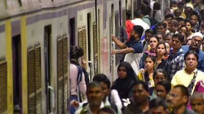 मुंबई लोकल क्षमता वृद्धि? पश्चिम रेलवे 18-कोच EMU ट्रेनों का सुरक्षा परीक्षण करेगा.