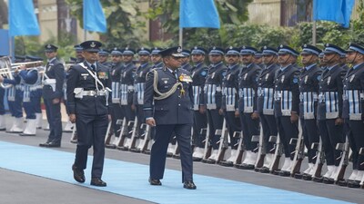 New Delhi: Air Officer Commanding-in-Chief of the South Western Air Command (SWAC) Air Marshal Nagesh Kapoor accorded a Guard of Honour before taking charge as the Vice Chief of the Air Staff, at Vayu Bhawan in New Delhi, Thursday, Jan. 1, 2026. (PTI Photo/Salman Ali) (PTI01_01_2026_000046B)