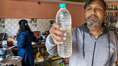 **PTI's Best Photos of the Week** Indore: A person shows a sample of the drinking water that is being collected following a diarrhoea outbreak caused by contaminated water, at Bhagirathpura area, in Indore, Madhya Pradesh, Friday, Jan. 2, 2026. (PTI Photo)(PTI01_02_2026_000070B) (PTI01_04_2026_000225B)