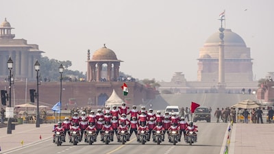New Delhi: Central Reserve Police Force (CRPF) and Sashastra Seema Bal (SSB) personnel make a formation during rehearsals for Republic Day, at Kartavya Path in New Delhi, Tuesday, Jan. 20, 2026. (PTI Photo/Ravi Choudhary)(PTI01_20_2026_000352A)
