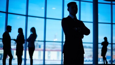 PwC’s latest Global CEO Survey, based on responses from 4,454 CEOs worldwide, including around 50 from India, shows how Indian business leaders view growth, investment, risks, and the impact of artificial intelligence. Here are the main insights from the survey. (Image: Canva)