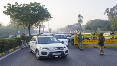 New Delhi: Police personnel check vehicles amid tight security on the occasion of the 77th Republic Day, near Indraprastha Park, in New Delhi, Monday, Jan. 26, 2026. (PTI Photo) (PTI01_26_2026_000017B)