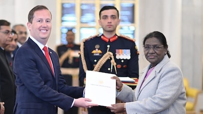 US Ambassador Sergio Gor presents credentials to President Murmu (Photo: X/@rashtrapatibhvn)