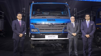 Mr. Girish Wagh, MD & CEO, Tata Motors Ltd, along with Mr. Rajesh Kaul, Vice President and Business Head – Trucks, and Mr. Aniruddha Kulkarni, Head-Engineering, launch the all new ‘Azura’ range, the company’s latest offering in the ILMCV segment.