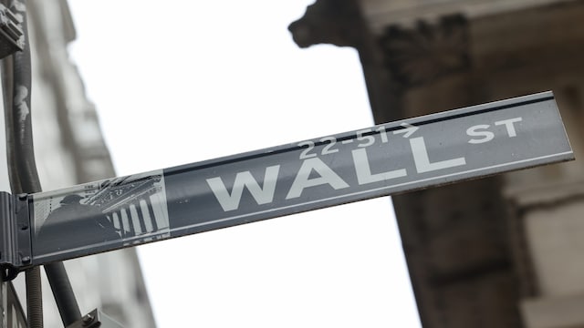 Dow futures fall nearly 350 points on higher yields, Trump threats; Oil rises