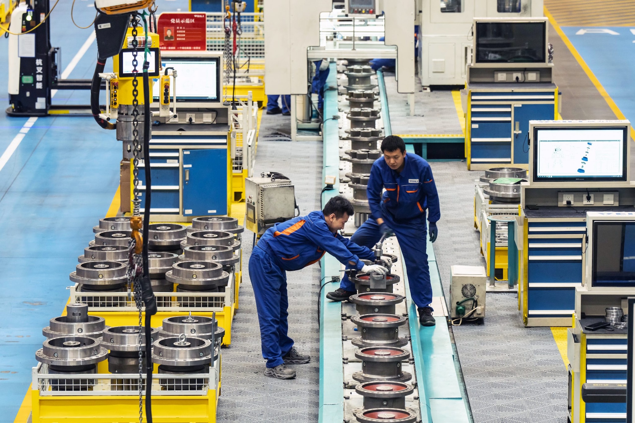 China Finally Sheds Factory Deflation as Global Conflict Rewires the Economy