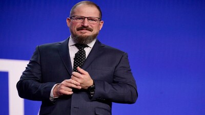 Qualcomm CEO Cristiano Amon said that memory shortages are affecting the scale of phone production. (Image: bloomberg)