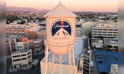 Paramount submits higher offer for Warner Bros.