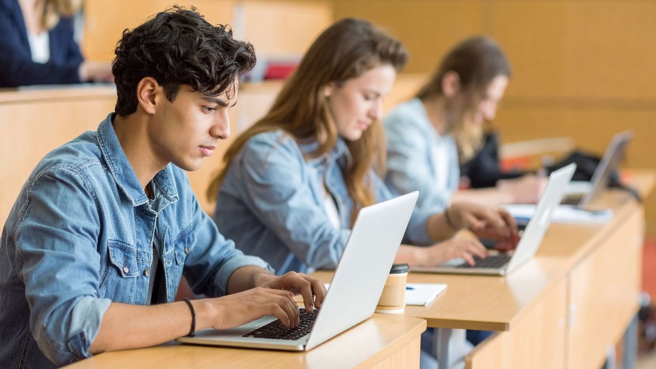 Top 10 BBA colleges: Here's how much it costs for a graduate course in India